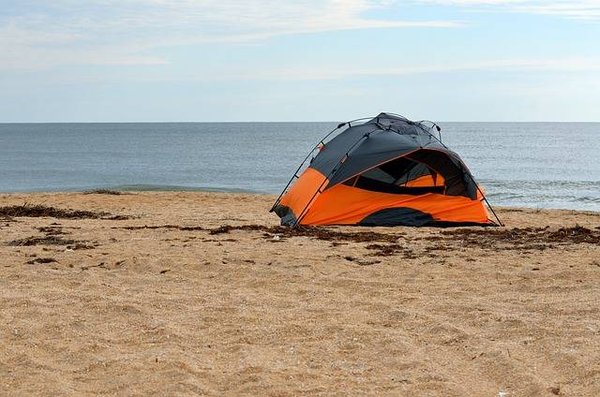 Les merveilleuses vacances en tente à la plage
