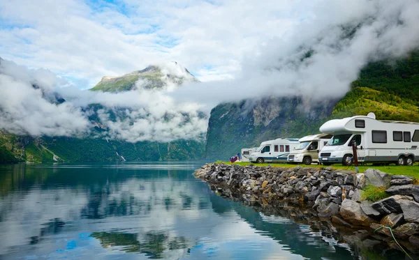 Quand faut-il réserver un mobil-home pour la saison estivale dans les campings de Fréjus ?