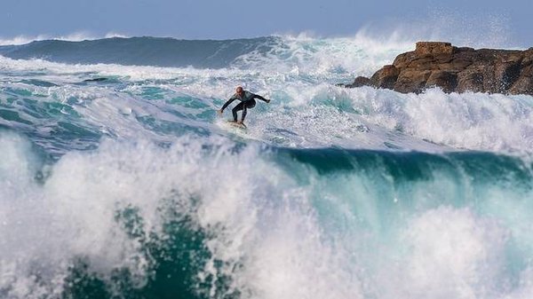 Les meilleurs endroits pour faire du camping et du surf sur la Côte Basque : Biarritz, Hossegor, Saint-Jean-de-Luz