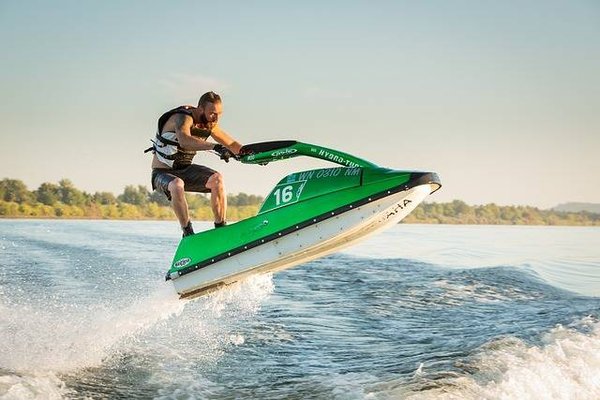 Camping et jet-ski sur la côte d'Opale : où louer un jet-ski et découvrir les paysages depuis la mer