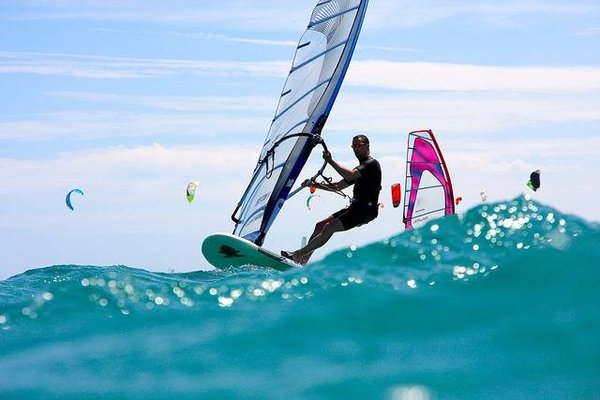 Les meilleurs spots de camping et windsurf en Corse