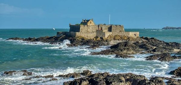 Les conseils essentiels pour un camping réussi à Saint-Malo